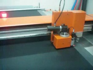 découpe de tissu stretch par automate de découpe Vetigraph