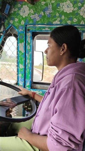 Lady Truck Driver 😧💪 || ‪@IndianCoupleTruckDriver‬ #viral #truckesvlogs #subscribe