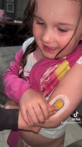 15 reactions | We already done #dexcom sensor change earlier today, but while Paisley bear was getting dressed after her shower… the sensor was knocked out ☹️ .. anyway true warrior style she re done it with no problems 喝 #warrior #paisleybear #diabeticdiamond #t1d #dexcomg6 #dexcomwarrior | Diabetic Diamond | Facebook