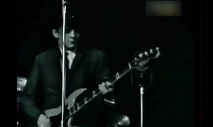 🇮🇪 Them Gloria 1964 #garagerock " Gloria " es una canción de rock escrita por el cantautor Van Morrison. Fue lanzada como cara B de " Baby, Please Don't Go ". La canción se convirtió en un elemento básico del garage rock y en parte del repertorio de muchas bandas de rock. | Mùsica de Chavorrucos