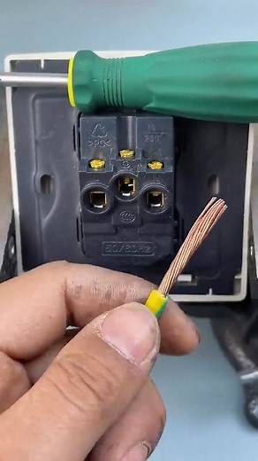 If you connect the wire to the socket like this, it won't be secure | World Tracker Hub