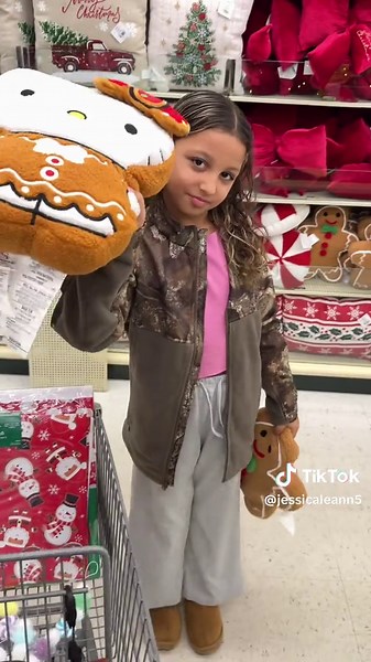 Girls wanted some Christmas stuff for their rooms 🎄💕 #christmasdecor #momdaughter #momlife #fyp