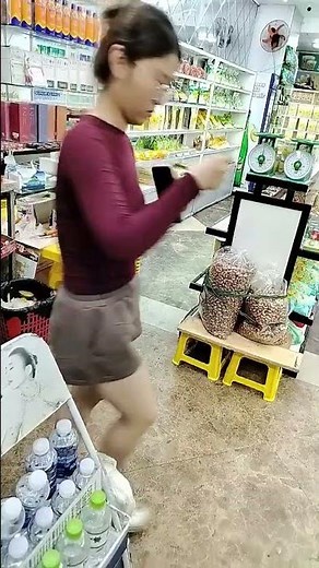 Beautiful Viet Sisters 😉#shopping#juicey #80smusic#walking