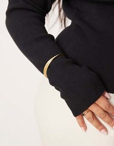 ASOS DESIGN Curve – Manschettarmband med 14k guldplätering och tvinnad design | ASOS