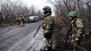 Ukraine ermittelt zu Hubschrauberabsturz, Heusgen nennt Kampfpanzer-Lieferung »moralische Verpflichtung«