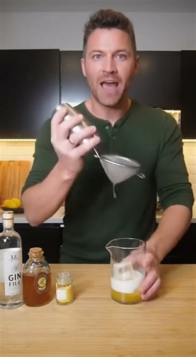 How to Make a Creamy Fall Gin Cocktail: Easy 60-Second Recipe for Home #GinSour