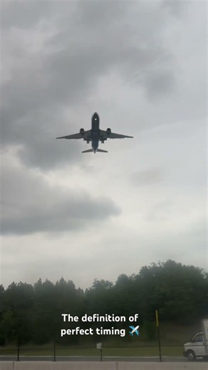 BA 777-200 passes over WMATA Silver Line!