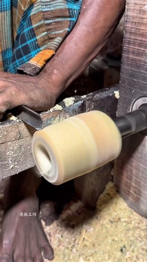 师傅用竹段手工打造竹茶杯，手艺超厉害 #diy #民间手艺人
