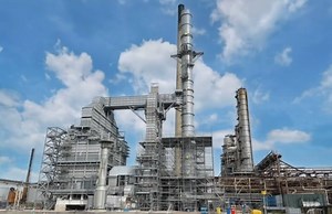 95 reactions | #EET is delivering UK’s first low carbon refinery! With an aim to reduce 95% emissions by 2030, #EETFuels is implementing energy efficiency processes, carbon capture tech & fuel switching to hydrogen via #EETHydrogen. Liverpool Business News’ report by Tony McDonough: link in the bio #Essar #redefiningenergy #lowcarbon #decarbonisation #hydrogen #carboncapture #stanlow #uk #netzero #energytransition #sustainability | Essar | Facebook