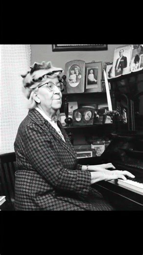 In jeder Frau steckt ein Stück Hefe Oma singt Cover #music