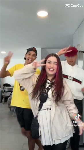 @emillyvickof #emillyvickof #edit #greenscreen #colonelkkjϟ #roblox #amigas #vaiprofycaramba#sad