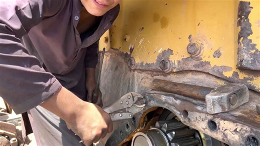 How Komatsu Dozer Final Drives Are Restored