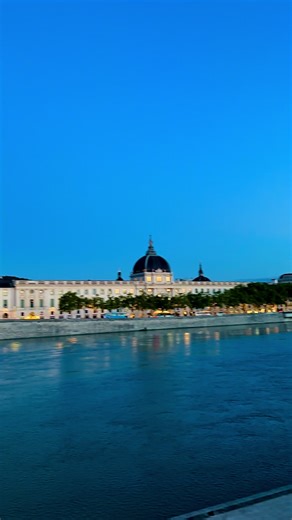 フランスの美しい街並みと自然