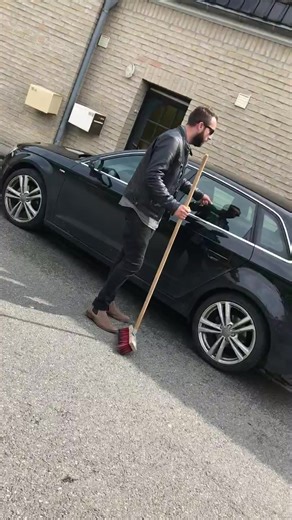 POV : Oublier ses clés dans la voiture