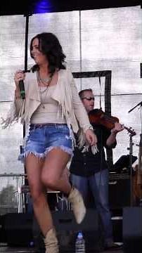 LISA MCHUGH LIVE AT BALLYMORE 2015 02