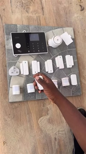 electric fence, cctv camera, gate motor, alarm system on Instagram: "INTRUDER ALARM SYSTEM System hii itakusaidia kutambua mvamizi nyumbani au ofisini kwako kwa kupata taarifa kwenye simu na alarm 🚨 kulia eneo husika. System hii inatumia line ya simu (GSM) kukupa taarifa kwenye simu yako (kukupigia simu au kutuma message) utakapotokea uvamizi hata ukiwa mbali na eneo husika. System inakuja na sensor za motion zinazoweza kugundua mwendo wa mtu akikatiza eneo unapoifunga na system ikapiga alarm n