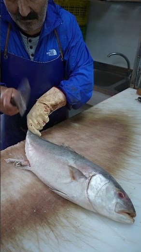 Watch How a Market Fishmonger Fillets