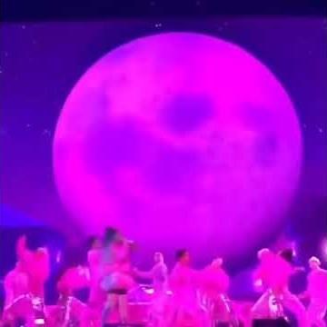 Ariana Grande Sweetener World Tour - 7 Rings (Live Albany)