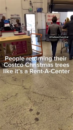 A long lineup at Costco returns after the holidays — and many shoppers appear to be returning their Christmas trees. Costco’s famously generous return policy has gone viral countless times, but moments like this always spark debate online about where convenience ends and responsibility begins. Is this smart shopping… or pushing it too far? 👇 What do you think? #Costco #CostcoReturns #ChristmasAftermath #HolidaySeason #ViralVideo | The News That’s Viral