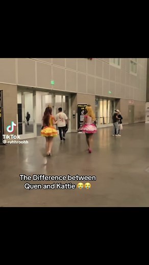 Cosplayer Reacts to Quen Cheating in Competition