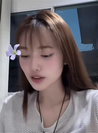 น้องดูตื่นเต้นกับบีบีแฟนเฟสมาก เพราะพี่ๆขึ้นกันหมด ส่วนชั้นแอบสึม น้องคือลูกคนสุดท้องที่ชั้นอยากส่งให้น้องไปยืนตรงนั้นกับพี่ๆสักที😭😭