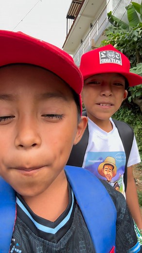 Tony y jorjais estudian en el centro estudiantil 🙏 | Los Cuatazines Oficial