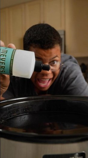 Cleaning a slow cooker shouldn't be this easy... but it is! 😉\n#clean #slowcooker #crockpot #howto