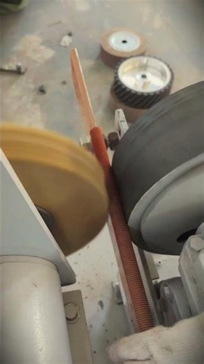 the process of polishing long threads to clean them from rust #shorts