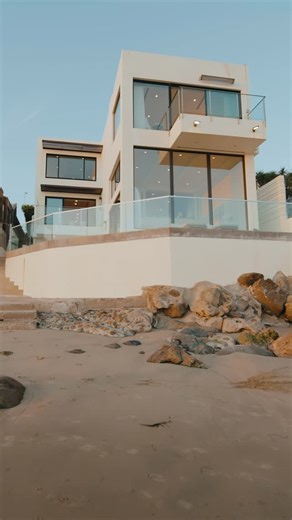 LuxHomes 🔑🌎 | @BritneySmits presents this breathtaking coastal sanctuary in Malibu’s most coveted beachfront community. 🌊 Formerly celebrity-owned,... | Instagram