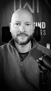 Es gibt Tage, da fühlt sich alles sinnlos an. Da scheint der Schmerz zu groß, der Weg zu lang, das Herz zu müde. Aber genau in diesen Momenten formt sich deine wahre Stärke – nicht durch das Wegrennen, sondern durch das Dableiben. Denn du bist mehr, als du glaubst. Und du kannst mehr, als du denkst. Der Weg? 1. Halte inne – nicht um aufzugeben, sondern um zu atmen. 2. Erinnere dich: Auch die dunkelste Nacht hat einen Morgen. Deine Seele kennt den Weg, selbst wenn dein Verstand zweifelt. Winnie P