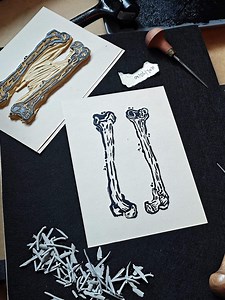 Linolschnitt Knochen - Etsy.de