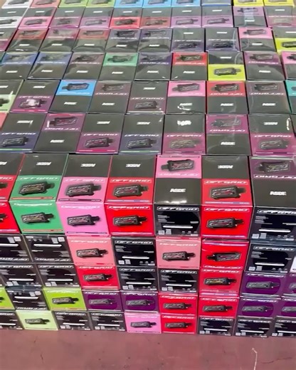 𝐄𝐱𝐭𝐫𝐚 𝐁𝐚𝐠𝐠𝐚𝐠𝐞 💼📦 On 8 July 2025, ICA officers at Woodlands Checkpoint foiled an attempt to smuggle e-vaporisers and related components via a Malaysia-registered bus into Singapore. ICA officers detected anomalies in the scanned images and directed the bus for enhanced checks. Over 3,800 of e-vaporisers and related components were found concealed in the luggage compartment. The case was referred to the Health Sciences Authority for further investigation. As Guardians of Our Borders,