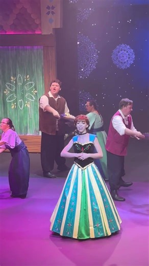 frozen JR princess Anna, in the town people the first time in forever 2