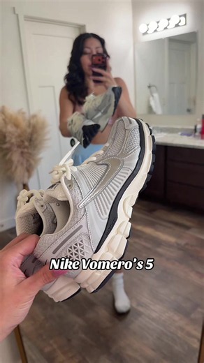 Stylish Nike Vomero 5 Sneakers for the Gym