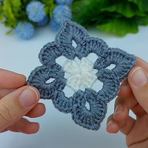 Lovley!... Granny Square crocheted crochet stitch with a floral center. Knit combine sell #crochet Bölüm 15 | Crochet Knitting Love