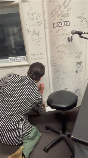 Afie Jurvanen, known by his artist name Bahamas, signing the River Music Hall wall after an incredible private performance earlier this week! 🤩 Who do you want to see live in the River Music Hall next? #bahamas #livemusic #rivermusichall #925theriver | 92.5 the River