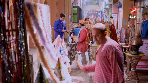 Sooraj le aaya Sandhya ko apne ghar mein wapas! Aakhir kaise Bhabho ne kiya Sandhya ko disown? Iss Dilchasp Kahani ko Jaanne ke liye dekhiye #DiyaAurBaatiHum!. [StarPlus , Diya Aur Baati Hum , Hindi GEC , Entertainment , Drama , Familyshow, Best serial , Show , Best Moments , Viral videos , Facebookdaily , Sandhya , Sooraj, Trp] #starplusoriginal #diyaaurbaatihum #sandhya #sooraj #dabh #ips #serialupdates #serial #show #entertainment #episode #television #trp #viral #highlights #trending #explor