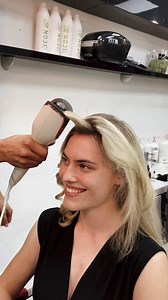 Kako to izgleda kada profesionalac preuzme SenseIQ uređaje za negu kose u svoje ruke? Besprekorno. 😎 📸: Loui Ferry | Philips