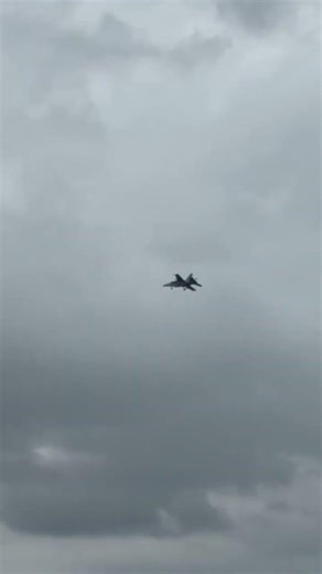 US Fighter Jet Spotted Over Northwest Arkansas Incredible Flyby | F/A-18 Fast Military Plane
