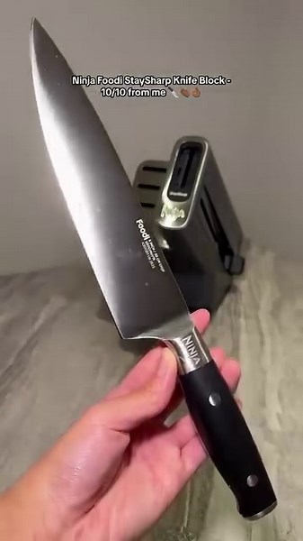 NINJA STAYSHARP KNIFE BLOCK 🔪 With an integrated knife sharpener conveniently built into the knife block, say goodbye to dull blades and hello to incredible sharpness at home for up to 10 years. 🔍K32005UK 🎥@homewithrhianne | Ninja Kitchen UK