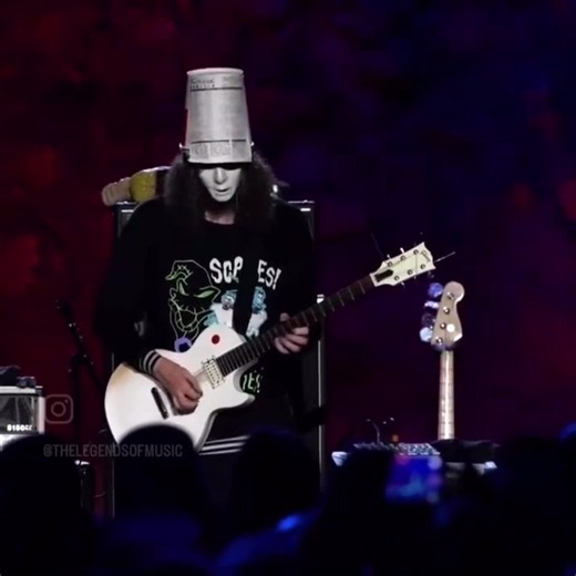 Buckethead performing