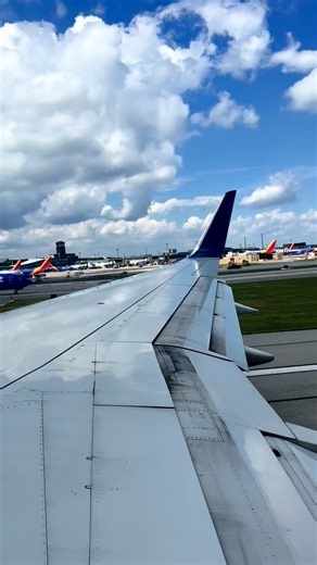 Rotating out of Baltimore/Washington International Thurgood Marshall Airport (BWI) on a Boeing 757. Great view of the flaps on this one! BWI ✈ ATL Boeing 757-232 #N6709 25 Years Old #orlandojets #fblifestyle #wing #windowview #takeoff #757 #boeing #boeing757 | OrlandoJets
