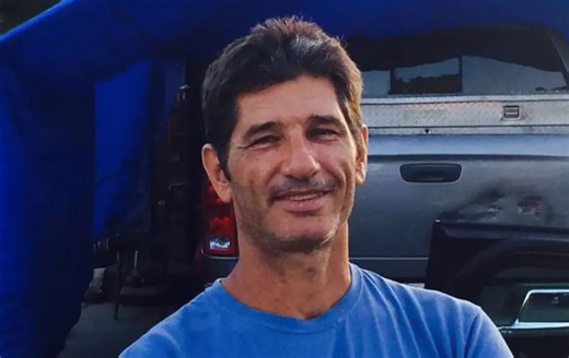 Θρίλερ με την άγρια δολοφονία 66χρονου θρύλου του σερφ στην Κόστα Ρίκα, τον έπνιξαν και τον μαχαίρωσαν | AlphaNews