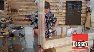 K Body® REVO™ BESSEY® Parallel Bar Clamp with 1500 lbs. nominal clamping force Powerful clamping The K Body® REVO™ Parallel Clamp is a powerful tool designed where 90 degree, high pressure clamping or powerful spreading is required. BESSEY® invented the parallel clamp and continues the innovation to meet the needs of the serious woodworker. For production settings or home shops, balance your work – add components to make a custom fixture. Features and benefits: 1⃣ Large parallel clamping surface