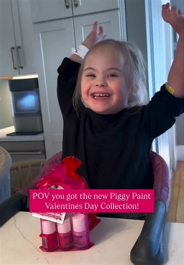 💖💅 Piggy Paint is non-toxic, water-based, and safe for all ages—making it perfect for tiny Valentine manis made all by themselves 🤩💘 #valentinesday #valentines #kids #girlmom #piggypaint @jmccormick526