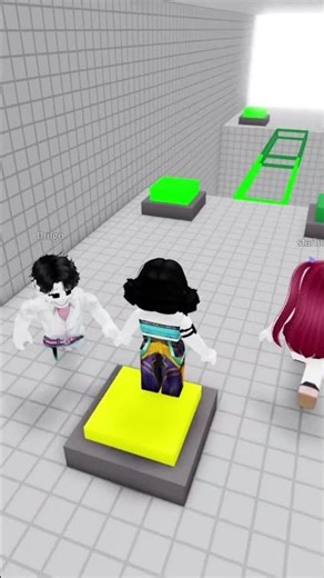 zoey and friend play teamwork obby together