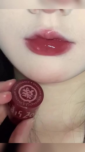 Don’t you like such a beautiful shade? #lipstick #lipcolourchallenge #makeup #beauty #lipsticktutorial #makeuptutorial #cosmetics #fyp