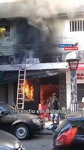 Incêndio em bar de Botafogo nessa manhã de sexta-feira. A rua Vicente de Sousa está interditada, na altura da rua Bambina, devido a um incêndio em imóvel comercial. CET-Rio e Corpo de Bombeiros no local. 🎥 @viverbotafogo | Zona Sul Urgente