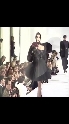 Yasmeen Ghauri's Iconic Runway Walk at Milan Fashion Week