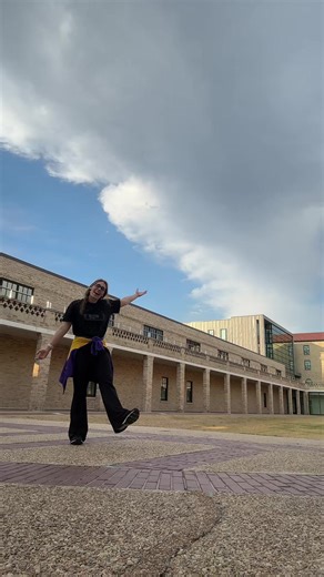 Visited the iconic riff off scene location that lives rent-free in my mind 🎼 I just wish they didn’t fill in the pool….@L@LSU #pi#pitchperfecti#filminglocationss#lsui#riffoff